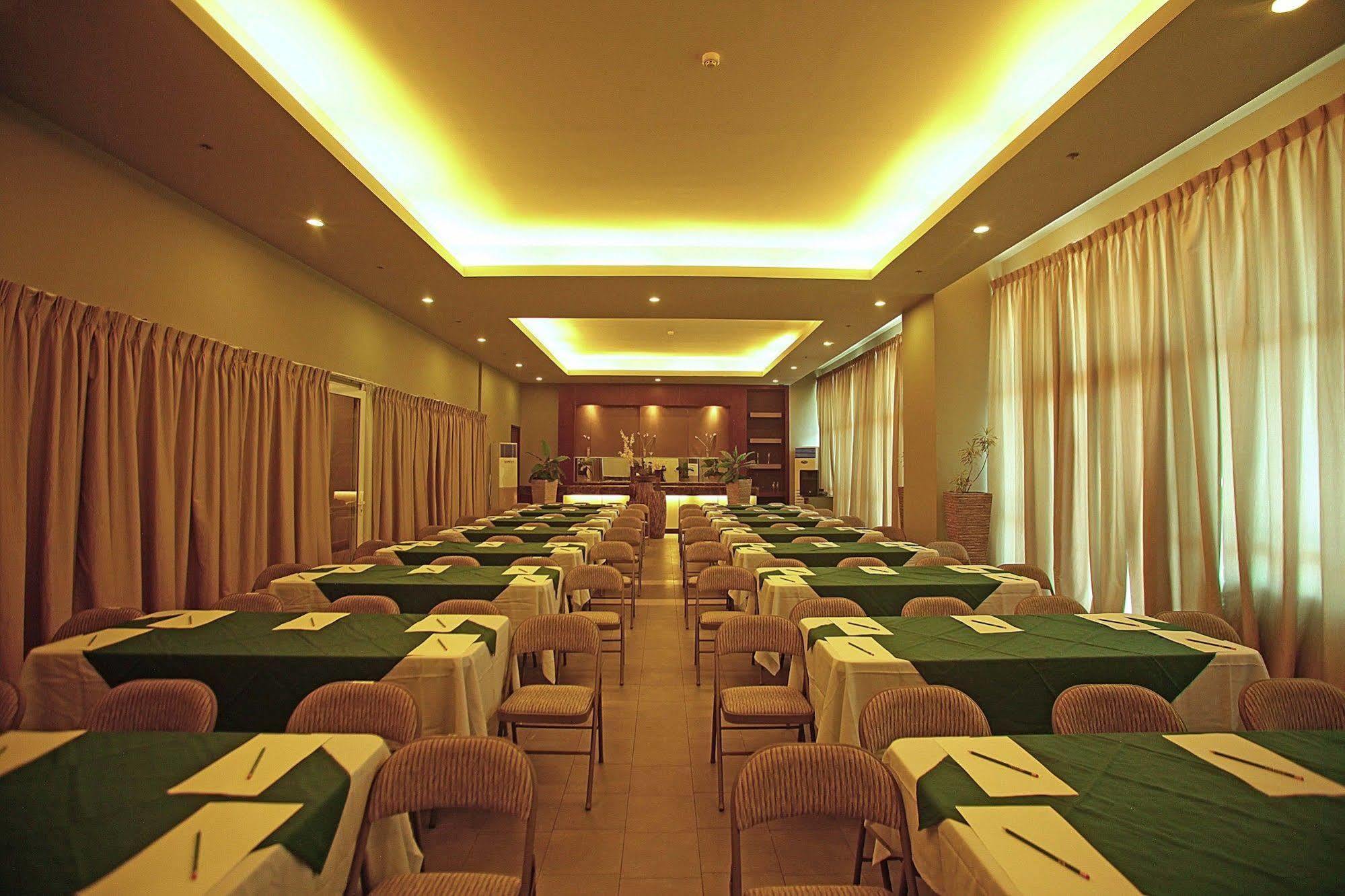 La Mirada Hotel Cebu Buitenkant foto